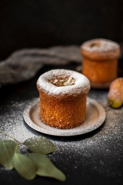 Muffin alto angolo con zucchero a velo