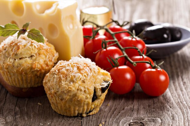 Muffin salati con parmigiano