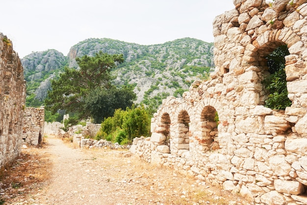 Mura della città nelle rovine di Troia, Turchia.