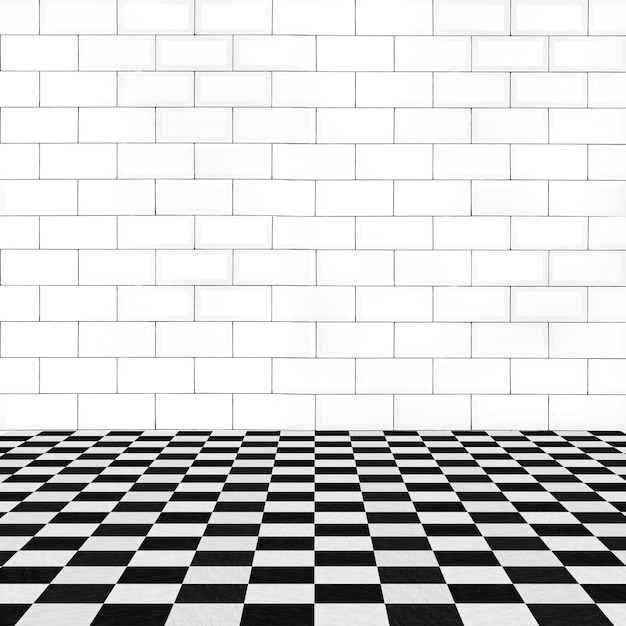 Muro di mattoni bianchi e pavimento piastrellato