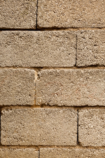 Muro di mattoni con superficie in calcestruzzo