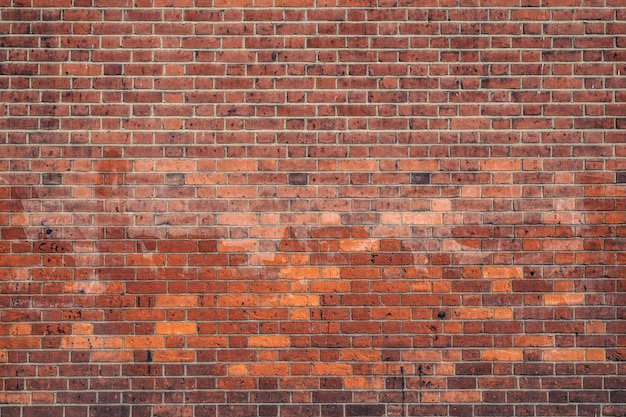 Muro di mattoni rossi