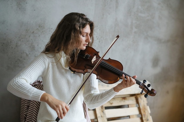 Musicista che suona il violino