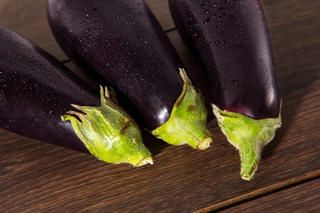 Natura morta con deliziose melanzane