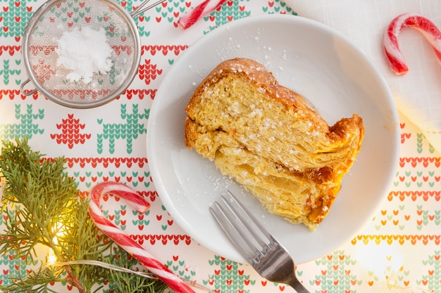 Natura morta deliziosa composizione di panettoni