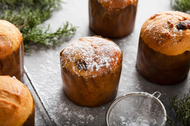 Natura morta deliziosa composizione di panettoni