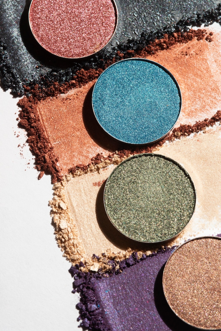 Foto gratuito natura morta di combinazione di trame di trucco