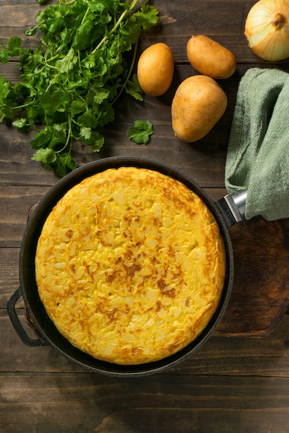 Natura morta di tortilla spagnola di patate