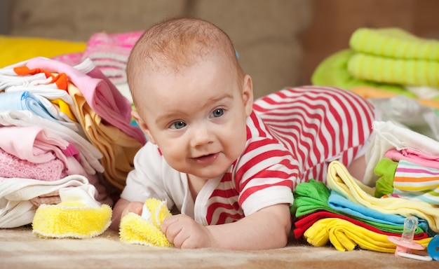 Neonata con l&#39;usura dei bambini