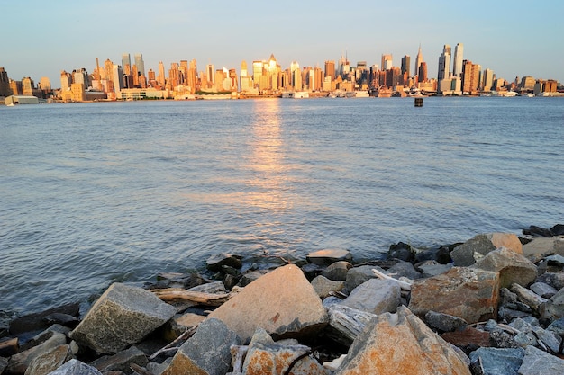 New York City Manhattan alla riva del fiume Hudson