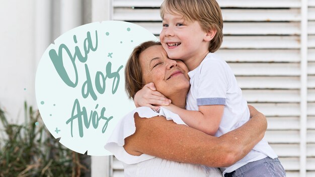 Nonna e nipote che celebrano il giorno dei nonni