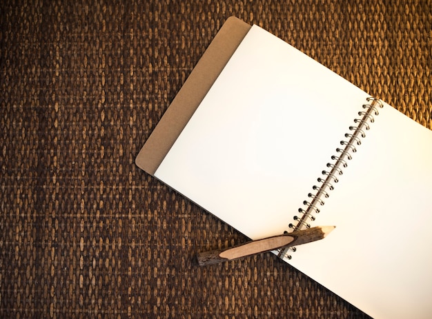 Notebook con spazio di design a matita