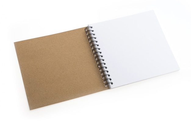 Notebook isolato in bianco