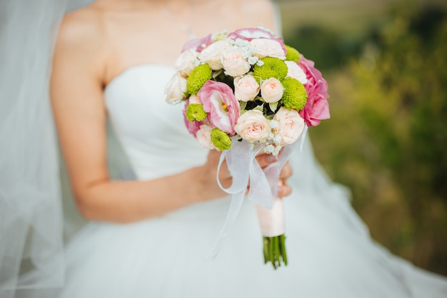 Nozze. Giorno del matrimonio. Bouquet da sposa