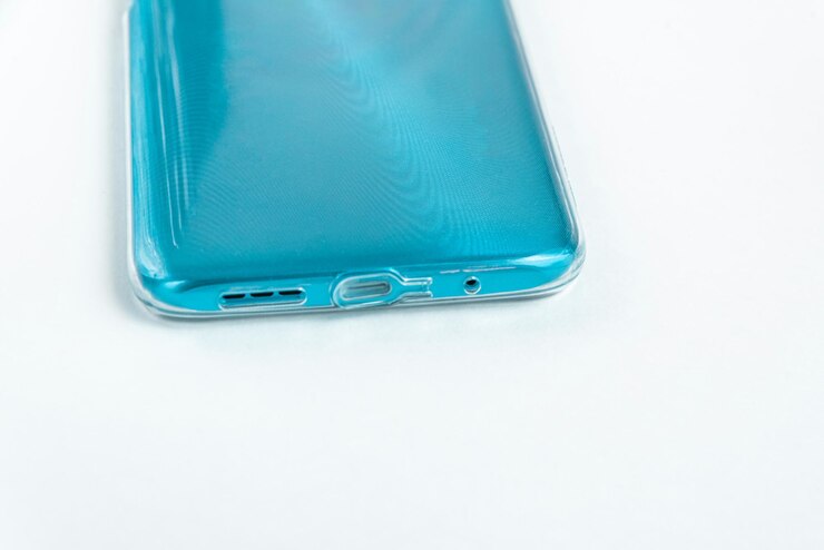 Foto gratuito nuovo telefono cellulare su sfondo bianco
