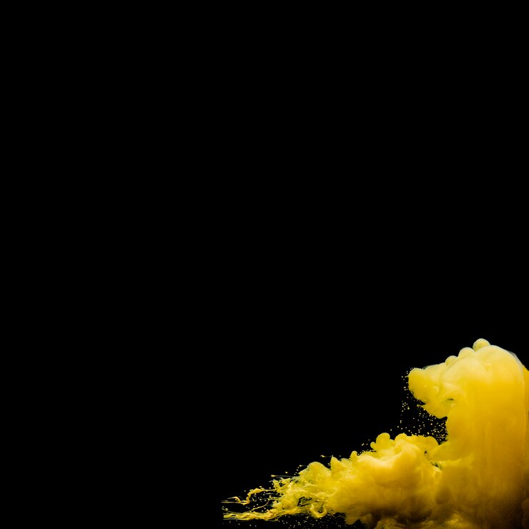Foto gratuito nuvola di inchiostro giallo brillante sul nero
