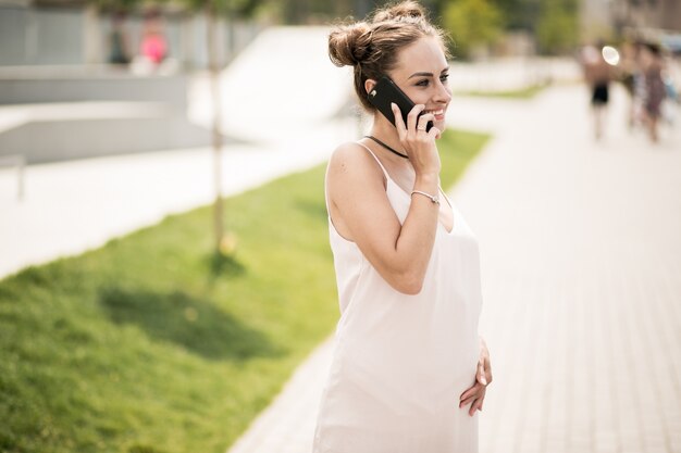 Occhiali da sole felice sorriso sole giorno piuttosto