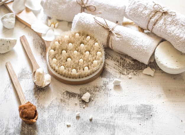 Oggetti di composizione bella Spa su fondo in legno, concetto di trattamenti termali e relax