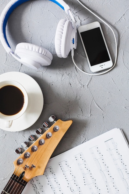 Oggetti di musica con caffè