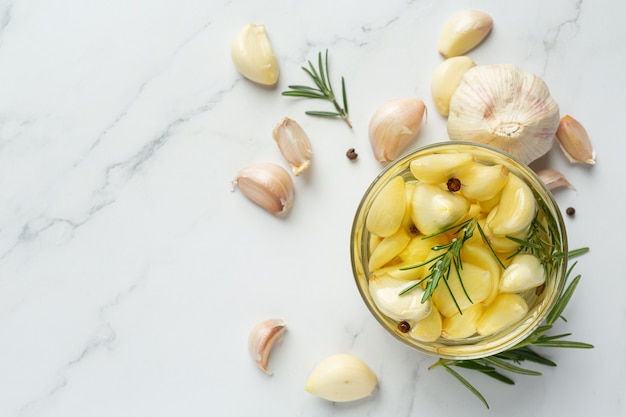 Olio all'aglio per il trattamento