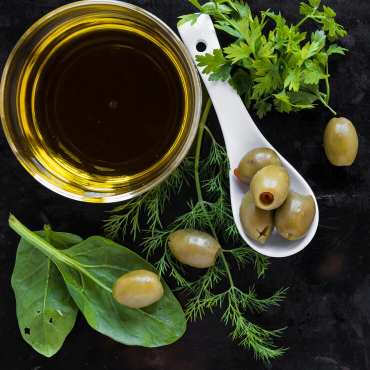 Foto gratuito olio d&#39;oliva e condimenti primi piani