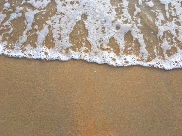 Onde su una spiaggia