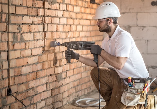 Operaio professionista in cantiere