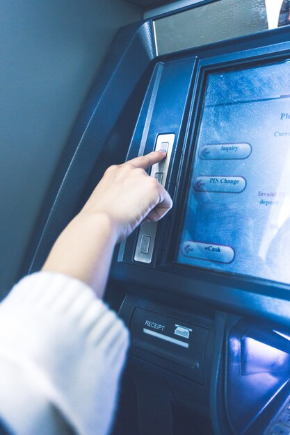 Operazione ATM presso la banca