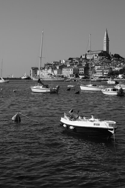 Ora legale di Rovigno in riva al mare della Croazia