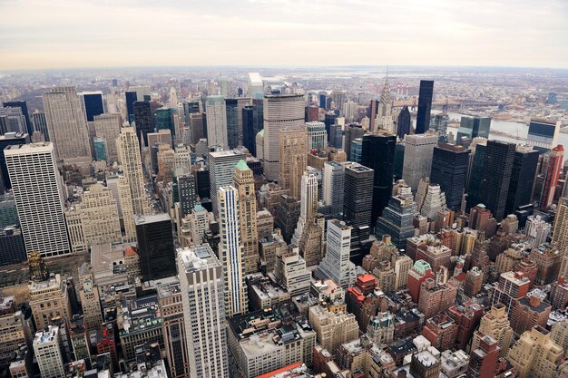 Orizzonte di Manhattan con la vista aerea dei grattacieli di New York