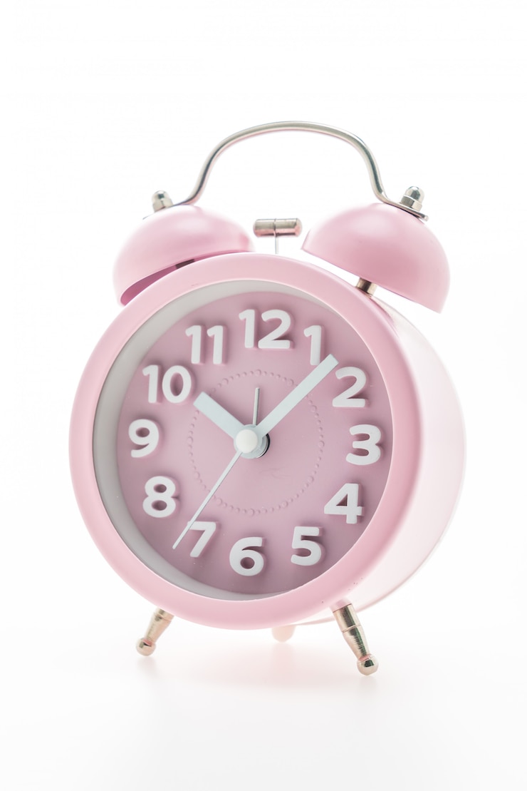 Foto gratuito orologio da sveglia classico