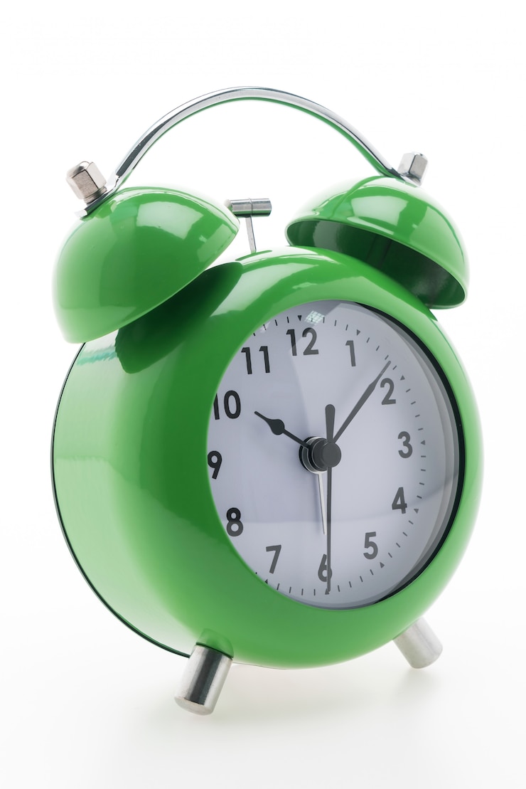 Foto gratuito orologio da sveglia classico