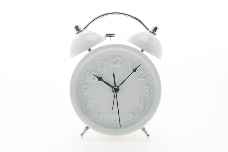 Foto gratuito orologio da sveglia classico