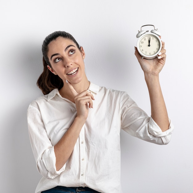 Orologio della holding della donna di smiley