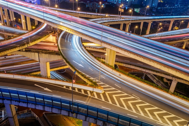 Overpass di Shanghai durante la notte