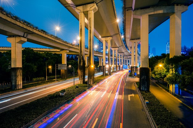 Overpass di Shanghai durante la notte