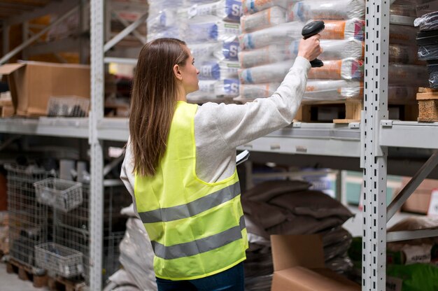 Pacchetto di controllo donna colpo medio