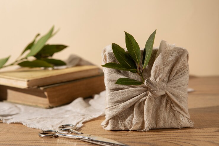 Foto gratuito pacchetto furoshiki e disposizione delle piante