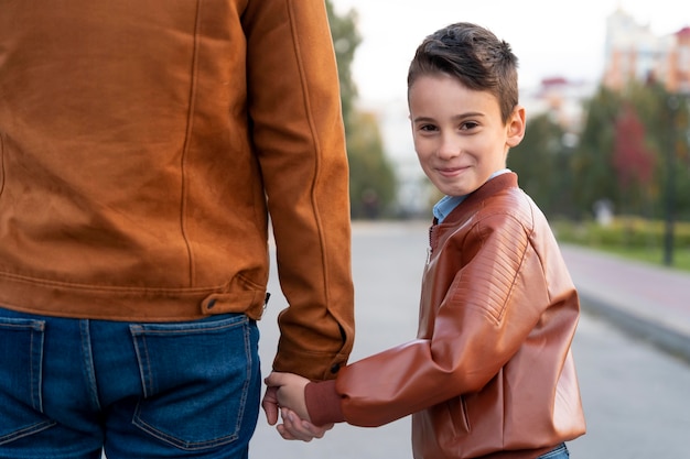 Padre e figlio trascorrono del tempo insieme