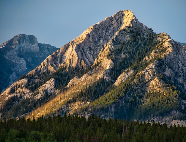 Paesaggio delle montagne rocciose