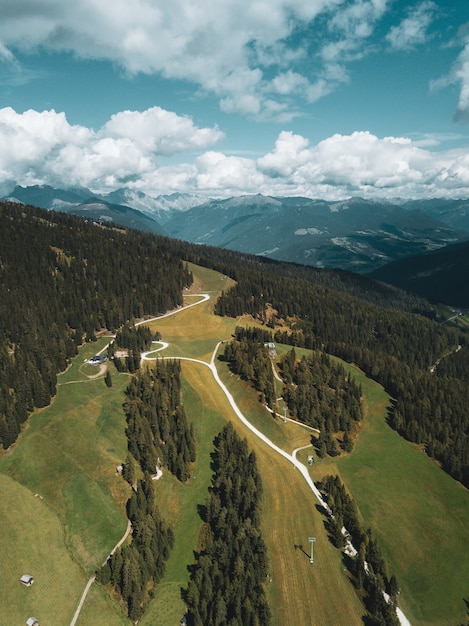 Paesaggio montuoso nel Parco Naturale delle Tre Cime in Italia