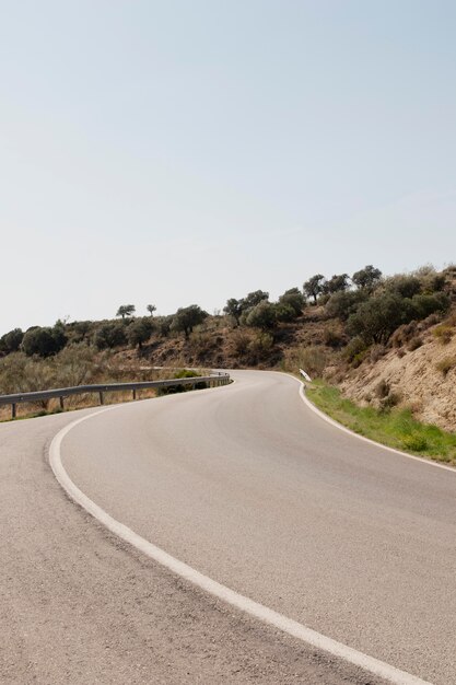 Paesaggio naturale con strada