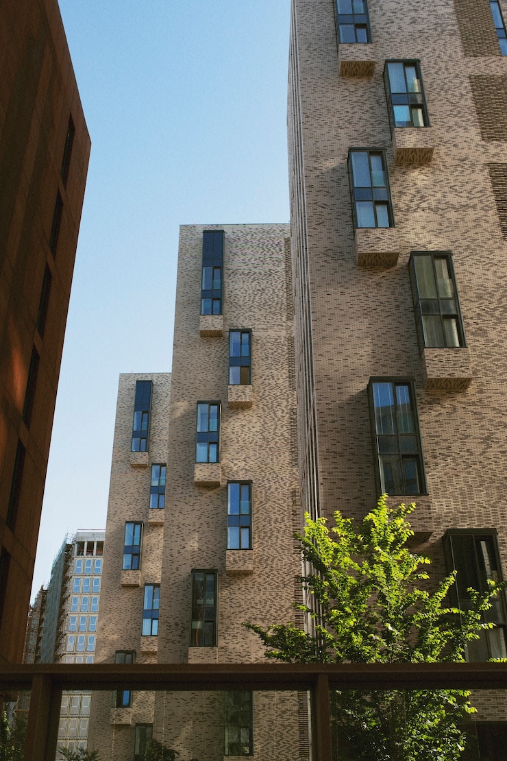 Foto gratuito paesaggio urbano analogico con edifici