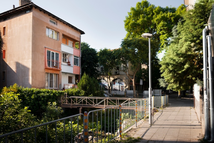 Foto gratuito paesaggio urbano soleggiato