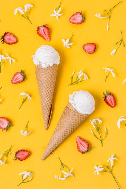 Paletta per gelato alla vaniglia bianca con cono