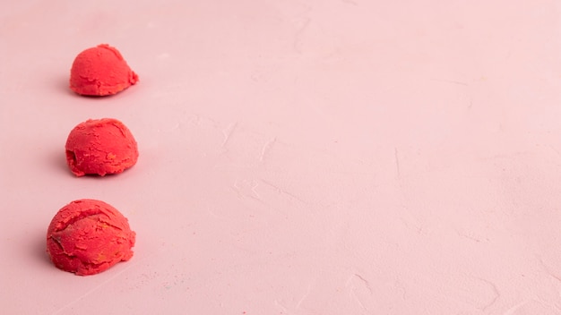 Palette gelato su sfondo rosa