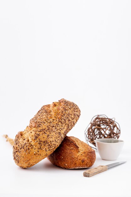 Pane cotto bianco delizioso con lo spazio della copia