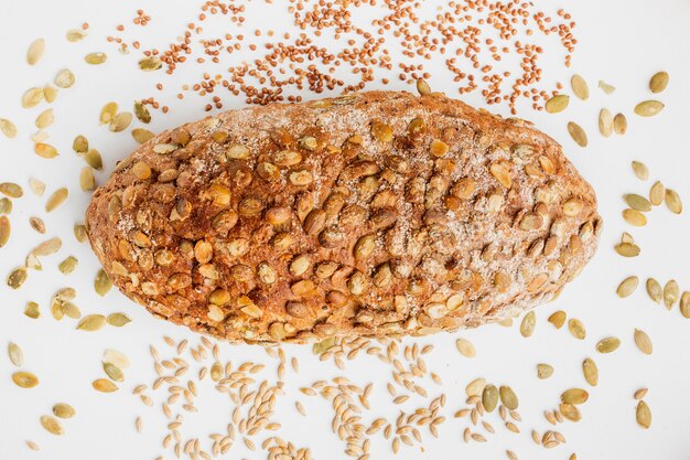 Pane decorato con cereali