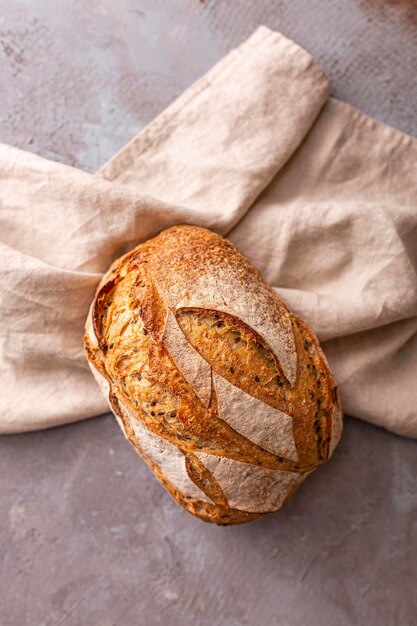 Pane delizioso sull'asciugamano da vedere