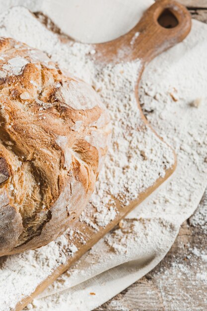 Pane fresco sul primo piano della tavola